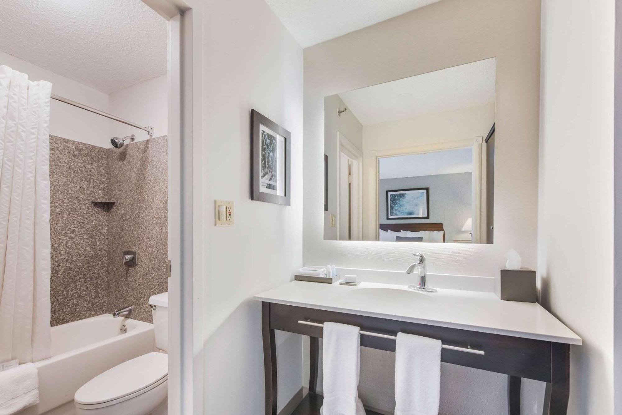 The Blu Hotel Blue Ash Cincinnati, Ascend Hotel Collection Zewnętrze zdjęcie