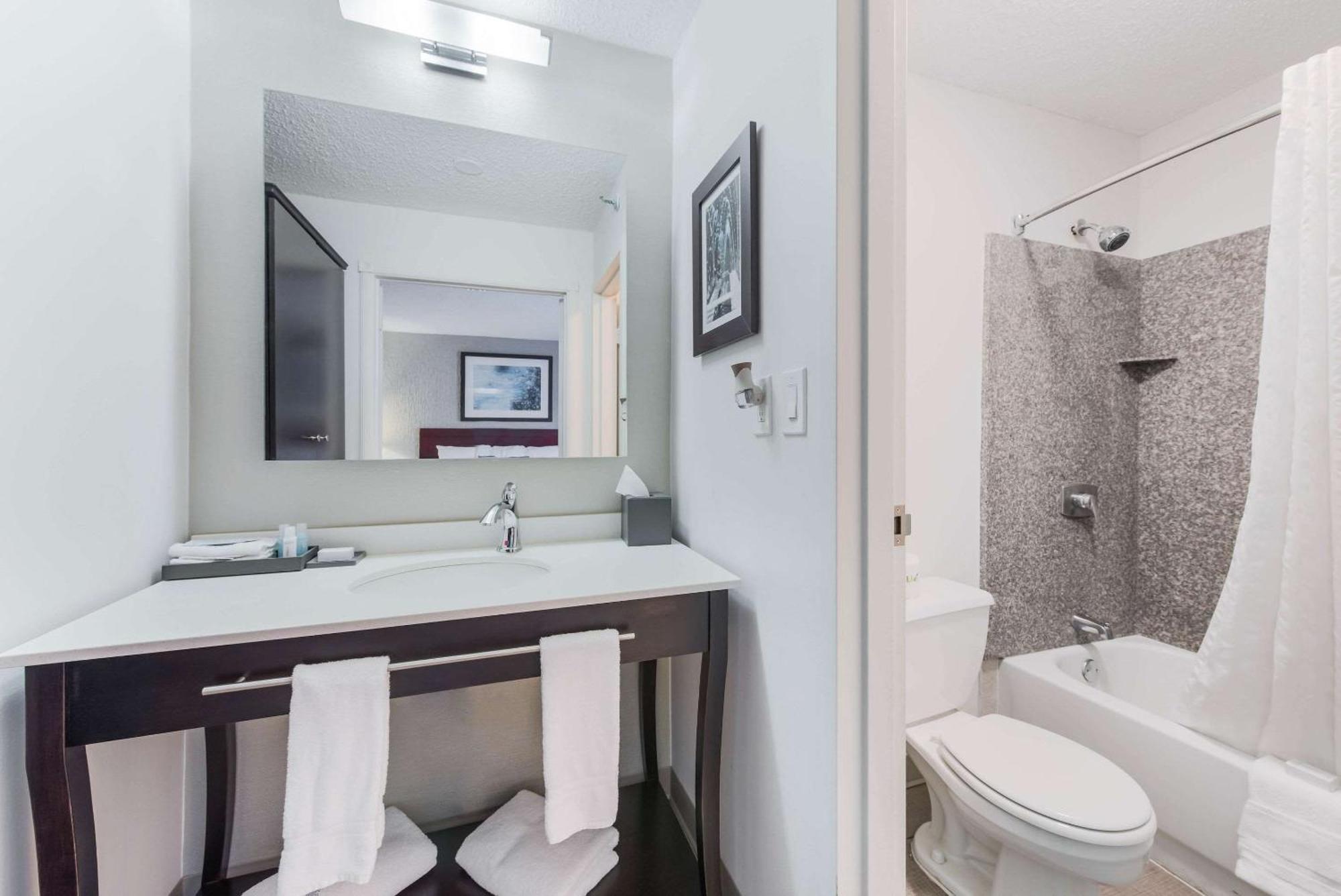 The Blu Hotel Blue Ash Cincinnati, Ascend Hotel Collection Zewnętrze zdjęcie